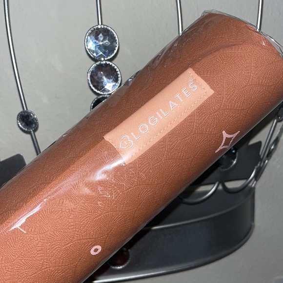 π§π»ββοΈπ«¦β’ππ LOGILATES x S-N-A-T-C-H Vibesβ’ππ - Picture 4 of 10